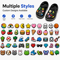 Accessoires de chaussures en PVC souple personnalisés OEM, ensemble d'ornements pour sabots avec motifs pizza, crâne, visage souriant