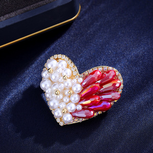 2025 nuevo diseño broche de diamante de cristal broches decorativos de boda para mujer con Pin de Metal aleación joyería plateada regalo para niños - Product Image 2