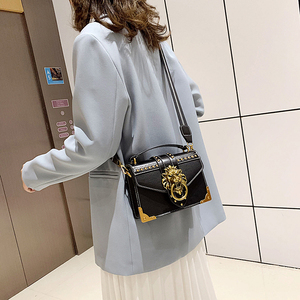 <span class=keywords><strong>Bolso</strong></span> de Hombro Cruzado y de Mano de Alta Calidad para Mujer, Pequeño y a la Moda <span class=keywords><strong>con</strong></span> Decoración de <span class=keywords><strong>Cadena</strong></span> y Borla a Precio Económico - Product Image 4