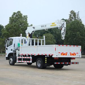 Grue montée sur camion Dongfeng 5T à flèche télescopique 4 sections, approvisionnement direct usine pour la logistique, les ports, la construction et le levage en chantier - Product Image 5