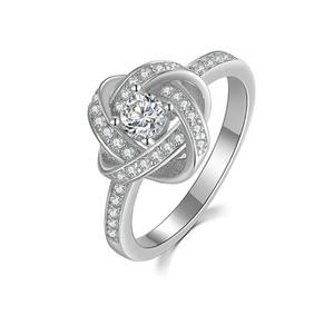 Anello Apribile Modello Rochli 798 in Lega Placcata Oro con Quadrifoglio Portafortuna, Stile Europeo e Americano - Product Image 5