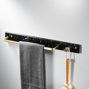 Toallero de barra estándar negro con efecto mármol dorado, de barra única, montado en la pared, para baño, con gancho con diseño de animal - Product Image 4