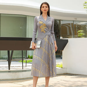 2025 <span class=keywords><strong>Miyaki</strong></span> femmes tenue décontractée respirant plissé imprimé col en v été à manches loog nouvelle ceinture tempérament - Product Image 1