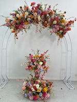 Kunstbloemen boogdecoratie roze oranje rood paars wit lichtblauw roos ranonkel madeliefje cosmos zijde bloemen achtergrond