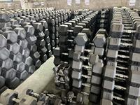 Haltères hexagonaux en caoutchouc noir R&B Wholesale 20kg 30kg 40kg 45LB 100LB, accessoires de gym en fer, paires d'haltères pour usage domestique