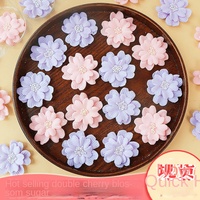 Fleurs de chocolat fondantes Sakura à double couche élégantes | Décorations de centre de bonbons perlés pour la garniture de gâteau et la cuisson de dessert