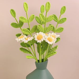 Vente en gros de feuilles et tiges au crochet, branches vertes tricotées à la main, bouquet de fleurs au crochet, plantes artificielles décoratives - Product Image 1