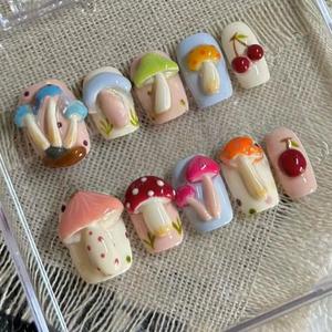 Ongles press-on français faits main, personnalisés, style fleur 3D fraise, pour femme, décoration des mains - Product Image 2