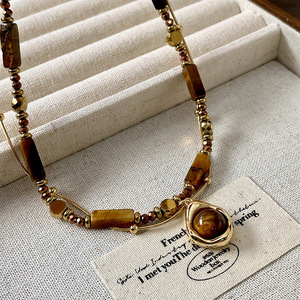 Elegante collar de doble capa con colgante de ojo de tigre con cuentas estilo Maillard para otoño/invierno, cadena para suéter estilo vintage - Product Image 4