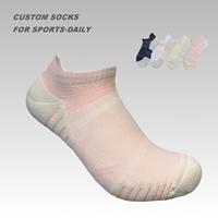 Chaussettes de sport professionnelles OEM personnalisées de haute qualité, respirantes, absorbant la transpiration, à coupe basse, en tissu éponge, pour la course et l'entraînement
