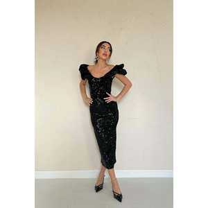 Robe de soirée élégante noire à sequins, coupe fourreau, épaules dénudées, manches bouffantes, dos nu, taille naturelle - Product Image 5