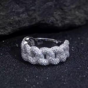 Anillo de Lujo de Plata de Ley 925 con Moissanita y Diamante Cultivado en Laboratorio para Compromiso, Boda y Aniversario - Product Image 3