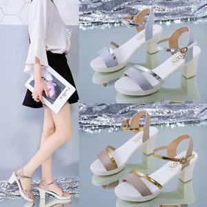 Sandales plates-formes <span class=keywords><strong>de</strong></span> mode pour femmes vente en gros <span class=keywords><strong>de</strong></span> tongs <span class=keywords><strong>de</strong></span> plage d'été dorés et <span class=keywords><strong>argent</strong></span>és doublure légère en polyuréthane pour la saison d'automne - Product Image 4