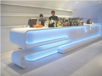 Comptoir de bar à surface solide en acrylique, Design OEM pour café ou utilisation en club table de bar de caisse