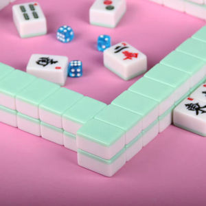 Tapis de Mahjong Personnalisé Rose 31,5 Pouces Antidérapant et Réducteur de Bruit - Surface Imperméable Premium - Product Image 2