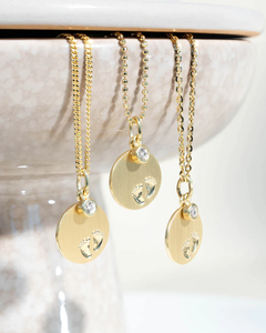 Nouveau Collier Pendentif Disque Empreinte de Bébé AF en Acier Inoxydable Plaqué Or 18K, Gravure Personnalisée Nom Pierre de Naissance, Cadeau pour Maman de Nouveau-né - Product Image 2