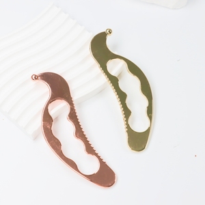 Outil de massage facial Gua Sha en acier inoxydable 304 en forme de dauphin - Product Image 4