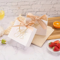 Individuell Bedruckte Weiße Quadratische Luxus-Papiertüte mit Goldenem Schleifenband-Griff für Hochzeit Party Shopping Luxus-Verpackung