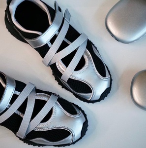 Chaussures Saucony pour femmes, style Mary Jane à brides croisées, en maille respirante, semelle extérieure robuste antidérapante, légères, pour la marche en extérieur - Product Image 3