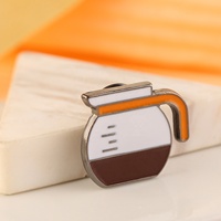Pin de solapa de esmalte duro para amantes del café, insignia de Metal con forma de taza de café, regalos