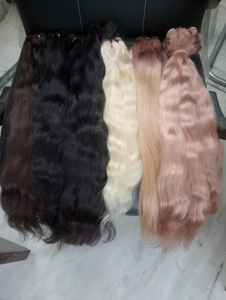 Extensiones de Cabello Remy de Lujo de Origen Sureño Indio, Doble Trama a Máquina, Doble Grosor, Cabello Humano Natural Virgen de Templo Indio con Ondas Sueltas - Product Image 1