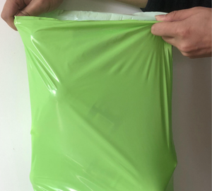 Accepte la personnalisation Matériau PE durable résistant à la rupture Produit en usine et imprimé pour le sac de colis de livraison par courrier - Product Image 2
