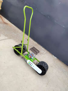 آلة بذر يدوية سهلة التشغيل لزراعة البصل والفجل، متوفرة بـ 1-6 صفوف اختيارية لزراعة الخضروات - Product Image 1