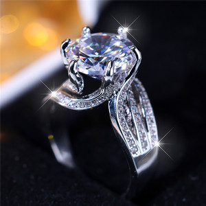 Mignonne Femme Grand Blanc Zircon Pierre Ronde Bague de Fiançailles Charme Argent Couleur Bijoux De Mariage Pour Les Femmes - Product Image 4