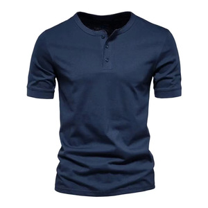 Maglietta Henley sportiva <span class=keywords><strong>slim</strong></span>-<span class=keywords><strong>fit</strong></span> casual a maniche corte girocollo da <span class=keywords><strong>uomo</strong></span>, tinta unita, per il commercio estero transfrontaliero 2026 - Product Image 4