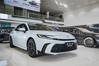 Véhicule à conduite à gauche pour Toyota Camry 2.0HE Elite Hybrid Sedan, berline hybride 5 places, climatisation automatique, pour l'exportation
