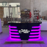 Fabricant professionnel Design moderne éclairage LED incurvé bureau d'ancrage de nouvelles TV et Station de radio Table Console de diffusion