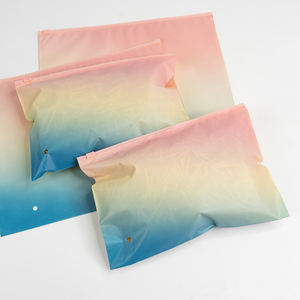 Bolsa con cierre de cremallera ecológica reciclable con degradado de color, bolsas de plástico con cierre zip personalizadas con logotipo para camisetas, calcetines y zapatos - Product Image 3