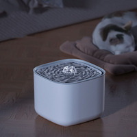 Distributeur d'eau pour chat Filtre automatique Circulation d'eau en direct Grande capacité Distributeur d'eau en plastique pour animaux de compagnie Fontaine d'eau pour chat