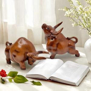 Nueva Figura Decorativa de Resina Artística con Diseño de Toro de Granja Chino y Acabado de Madera, Niu Yunhengtong, para Decoración de Hogar y Mesa, Amuleto de Buena Suerte - Product Image 1