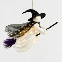 Ornement de sorcière volante suspendue de haute qualité pour Halloween avec lumière LED, cape, poupée sorcière et balai suspendu pour la décoration de maison hantée