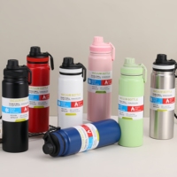 Logo personnalisé Sports de plein air portables tasses thermiques bouteilles d'eau en acier inoxydable double couche avec couvercle et bouchon pour le voyage