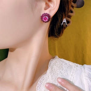 Boucles d'oreilles de haute qualité en cuivre écologique 10*10mm avec zircon vert, plaquées or noir, anti-ternissement, pour un usage quotidien - Product Image 6