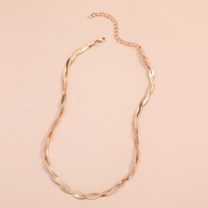 สร้อยคอแฟชั่นแบบโซ่เกลียวเคลือบ PVD ทอง 18K สแตนเลสสตีล ลายก้างปลา สำหรับผู้หญิง - Product Image 3
