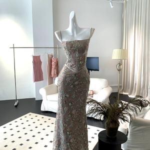 Robe longue élégante et sexy en dentelle, style tendance pour femmes, idéale pour les soirées - Product Image 3