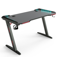 Bureau de jeu personnalisé avec éclairage LED RVB, surface en fibre de carbone, design en forme de Z, crochets pour casque, logo personnalisé pour les joueurs