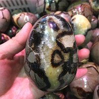 Oeufs de septarium de Madagascar en cristal de guérison naturelle spéléologie oeuf poli septarien pour la décoration