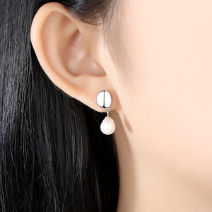 Pendientes colgantes chapados en oro con perlas de agua dulce de plata S925 de diseño original al por mayor, joyería de moda para el cuerpo - Product Image 2