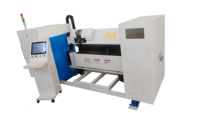 Machine de pliage CNC. Traitement de la tôle. Machine de pliage semi-automatique. Traitement de l'acier inoxydable.