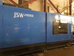 Máquina de Moldeo por Inyección JSW J1300E III de 1300 Toneladas, Marca Japonesa, Usada (en Existencia) - Product Image 2