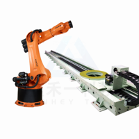 Bras robotisé 6 axes industriel KUKA KR 10 R1440-2 avec griffe robotique et rail linéaire pour la palettisation et la manutention des matériaux en stock