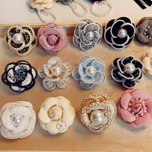 豪華なフランスの小さな香りのブローチ手作り布Camelliaビンテージパールピンドレスシャツ女性のためのコサージュ - Product Image 2