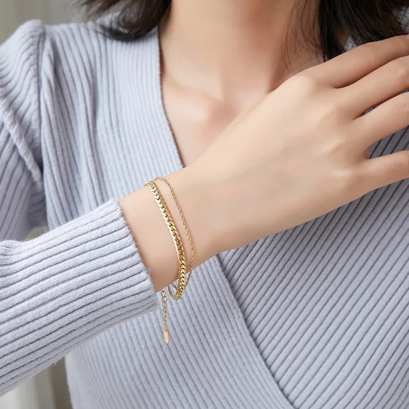 18K Gold plattiert weibliche Persönlichkeit doppelschichtig Edelstahl Schlangenkette Armband vielseitig Modeschmuck-Zubehör