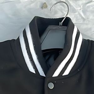 Veste Letterman Varsity à Manches Longues pour Homme, Col Montant, Logo Avant en Toile Rayée Noir Gris-Polyester 300 GSM - Product Image 3