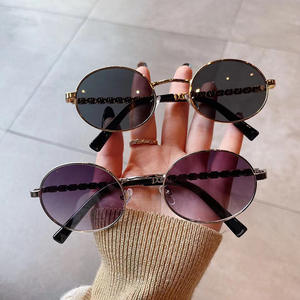 Lunettes de soleil ovales Qianai pour femmes, monture dorée, verres PC, protection UV 100%, tendance, pour sorties et fêtes - Product Image 2