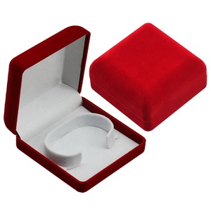 Caja de Regalo de Terciopelo Rojo Más Vendida, Caja para Brazaletes con Acabado Flocado - Product Image 1